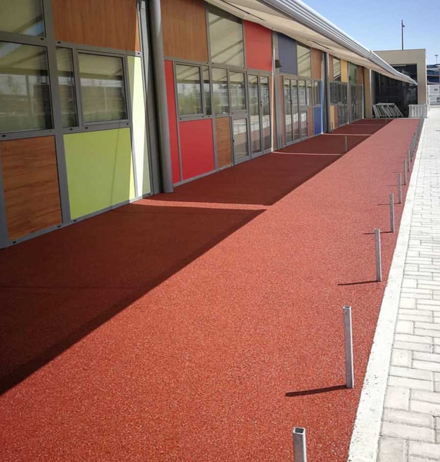 pavimento-caucho-continuo-escuelas